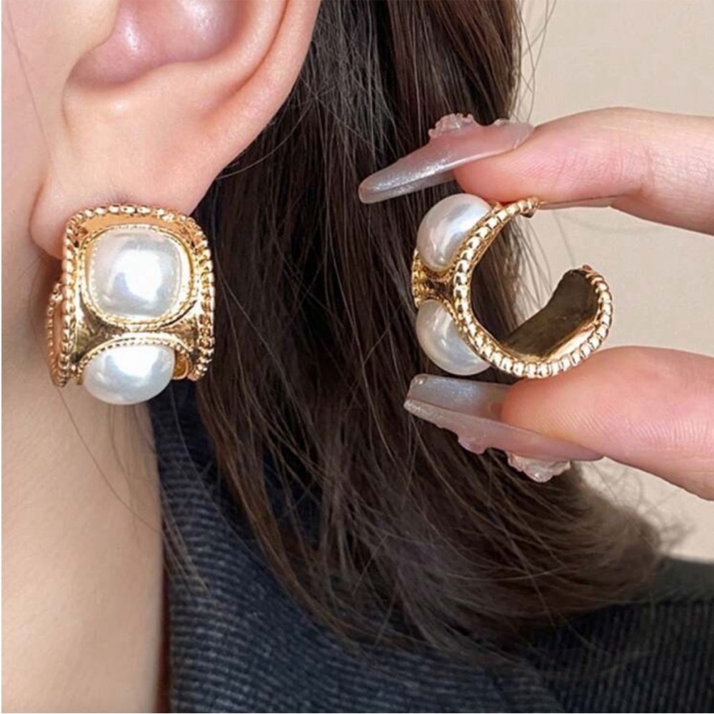 Vintage Baroque Pearl
Cushion Earrings
